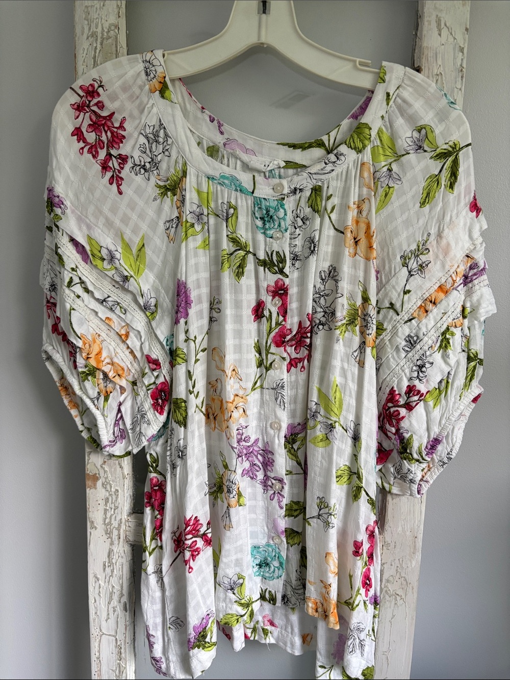 Jane and Delancey White Floral Puff-Sleeve Blouse